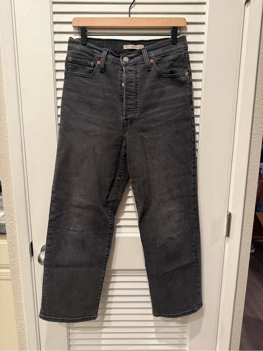 Levi's Women's Cropped Straight Black Jeans